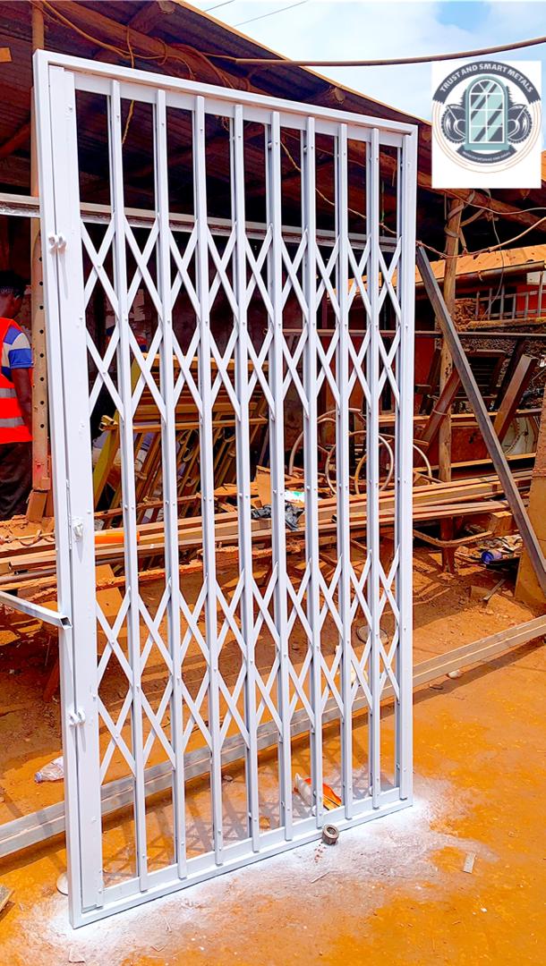 Collisipable door