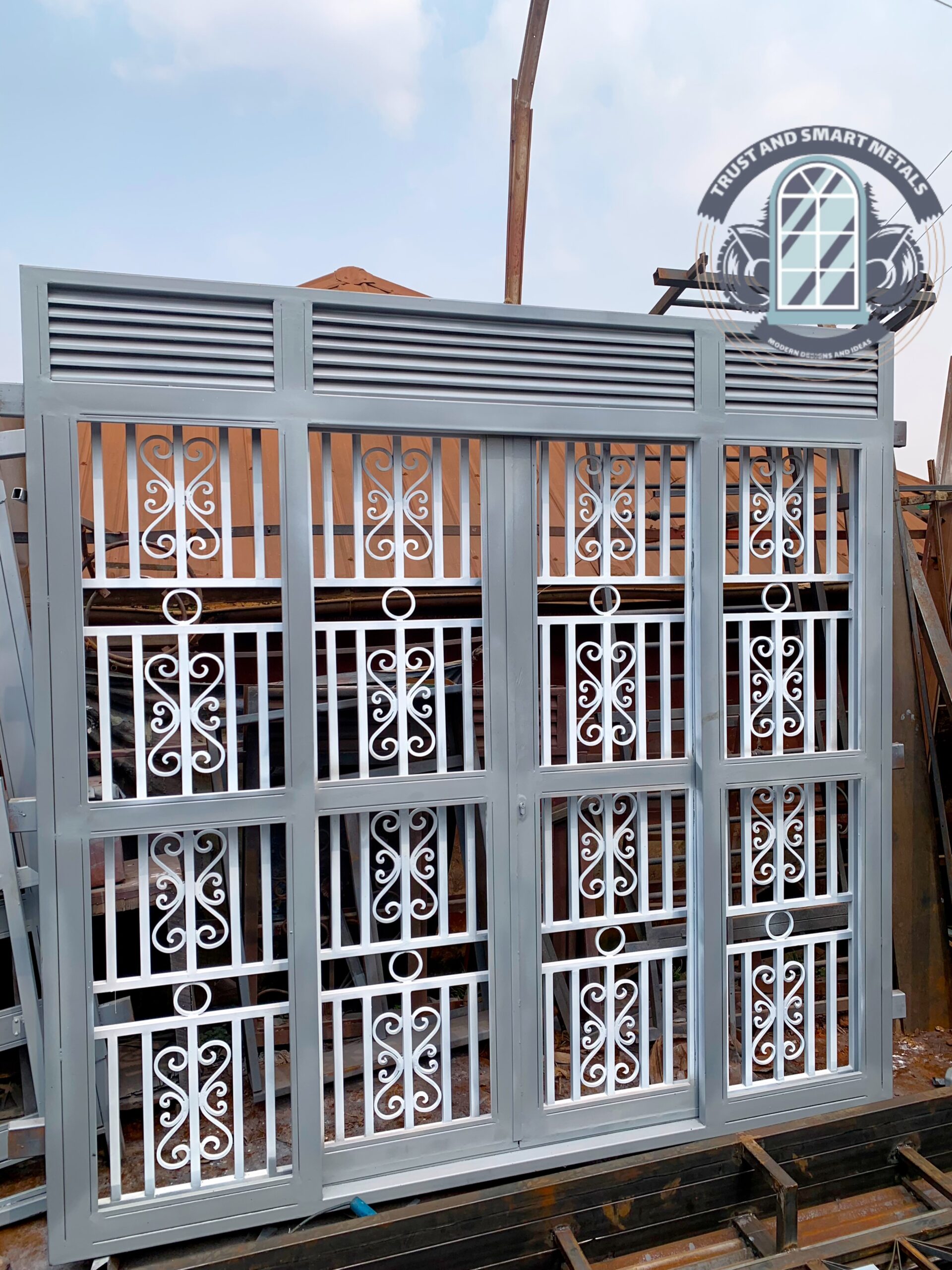 Main sliding door